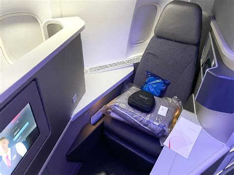 american airlines business class amenities.